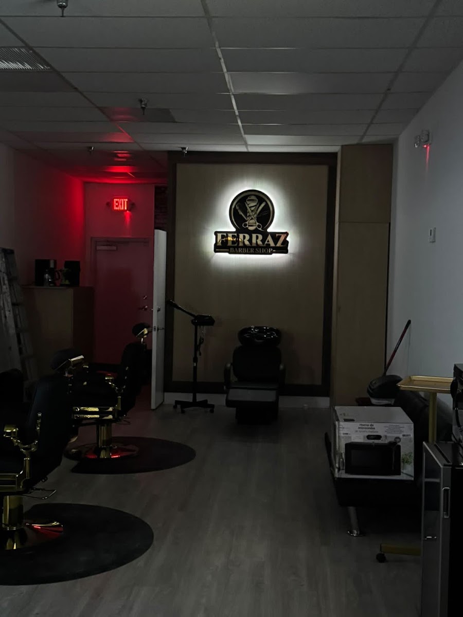 The Ferraz sign and the wash chair